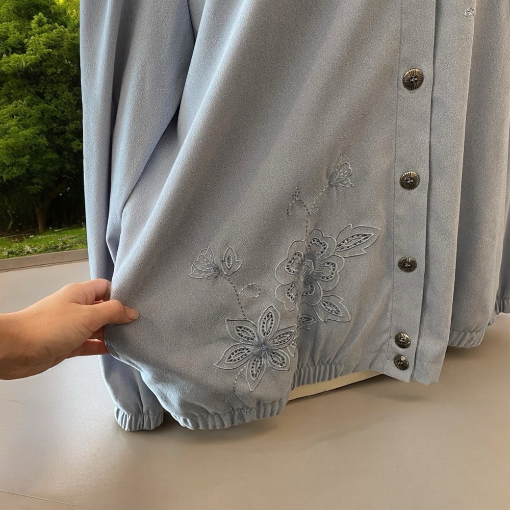 Alfred Dunner Long Sleeve Button Up Embroidered Lightweight Shirt Jacket - Picture 4 of 11